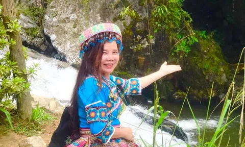 Ngồi nghe sóng cuộn đáy sông!