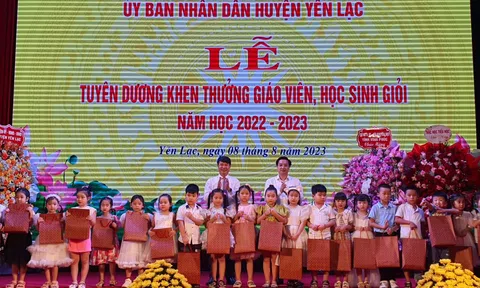 Vĩnh Phúc: Yên Lạc khen thưởng giáo viên, học sinh tiêu biểu năm học 2022 – 2023