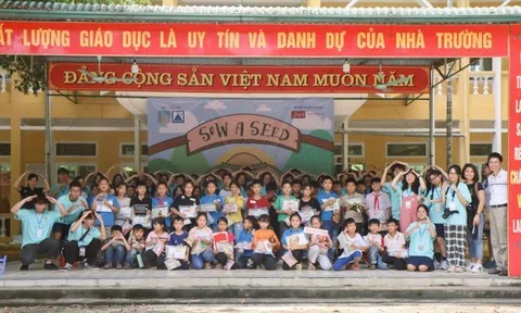 Đem Tiếng Anh đến với học sinh vùng cao của Câu lạc bộ Tiếng Anh trường THPT Chuyên Hà Nội - Amsterdam