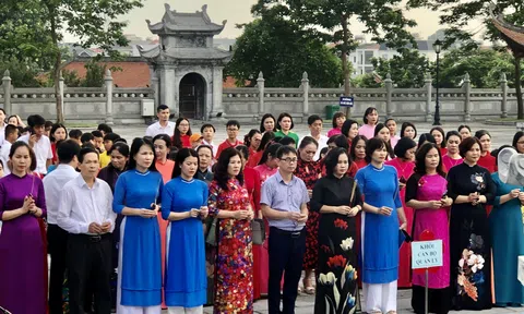 Vĩnh Phúc: Ngành Giáo dục TP Vĩnh Yên dâng hương, báo công tại Văn Miếu tỉnh
