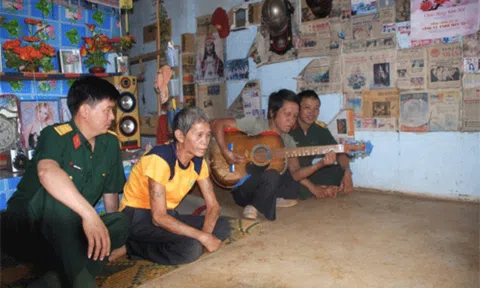 Những phận đời long đong