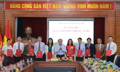 Trao các quyết định về công tác cán bộ tại Bộ Văn hóa – Thể thao và Du lịch