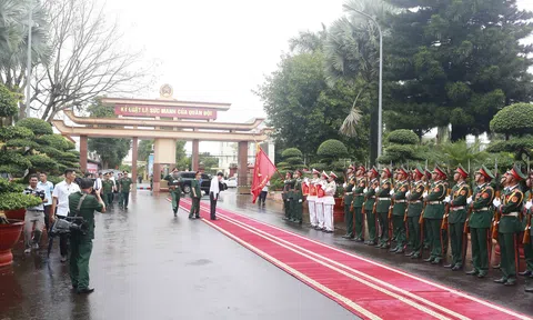 Chủ tịch nước Võ Văn Thưởng thăm và làm việc với Binh đoàn 15