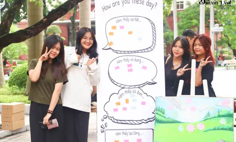 Khám phá “đứa trẻ bên trong” cùng sinh viên trường Báo
