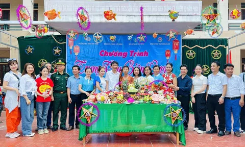 Trường Tiểu học và Trung học cơ sở Sơn Hồng phối hợp tổ chức chương trình “Trung thu Biên cương” năm 2023