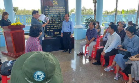 Kiên Giang: Văn nghệ sĩ tỉnh phát huy tốt vai trò “Nghệ thuật - vũ khí, nghệ sĩ - chiến sĩ”