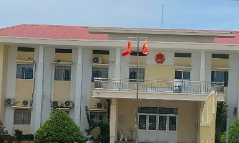 Kiên Giang: Hình ảnh Quốc huy tại UBND xã Mỹ Lâm (Hòn Đất) được thay mới
