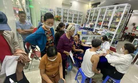 Gần 10.000 người dân được tầm soát các bệnh không lây nhiễm miễn phí tại nhà thuốc TP.HCM và Hà Nội