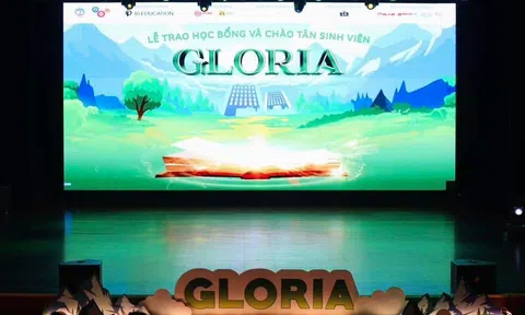 Khải - “Giọng ca của nỗi cô đơn” tại đêm nhạc hội chào tân sinh viên Gloria