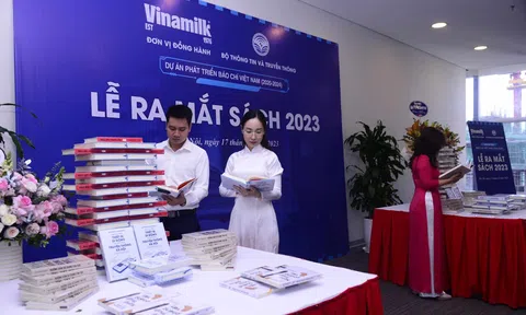 Ra mắt hai cuốn sách “Nghệ thuật phỏng vấn” và “Báo chí trên thiết bị di động và nền tảng truyền thông xã hội”