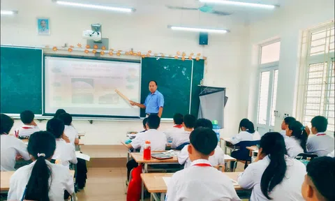 Hưng Yên: Thầy giáo, hoạ sĩ Chu Tá Đà trở lại bục giảng ở ngưỡng tuổi 50