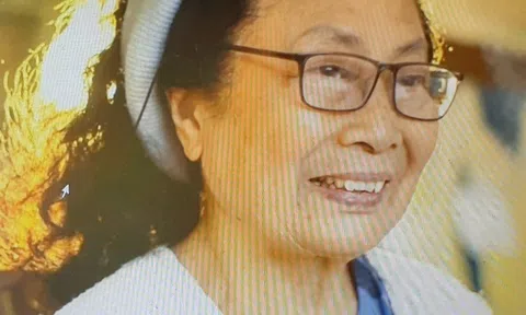 Nữ họa sĩ 80 tuổi vẫn cầm cọ