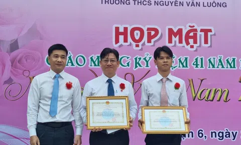 Sáng kiến vận động tổ chức, cá nhân tặng thẻ BHYT cho các em học sinh có hoàn cảnh khó khăn của thầy cô giáo