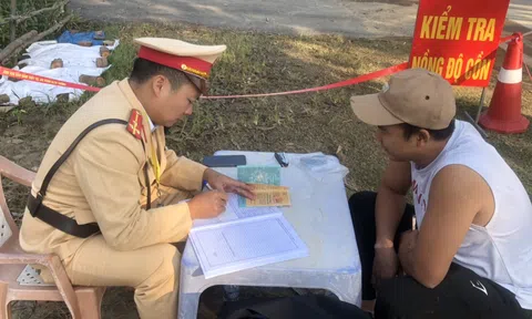 Vĩnh Phúc: Công an Tam Đảo xử lí nghiêm xe quá khổ, quá tải, góp phần bảo đảm an toàn giao thông