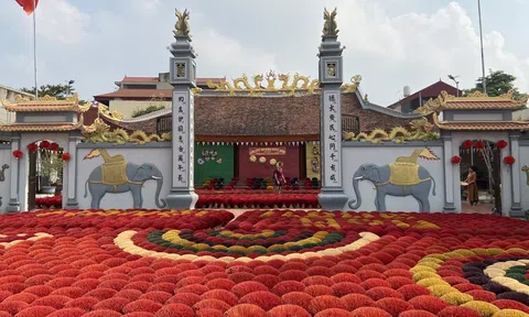 Hà Nội: Rực rỡ tăm hương Quảng Phú Cầu