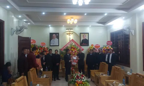 Quảng Bình: Lãnh đạo tỉnh thăm, chúc mừng các chức sắc và đồng bào Công giáo nhân dịp lễ Giáng sinh