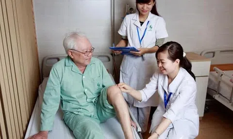 Thẻ BHYT chính là điểm tựa sức khỏe cho người cao tuổi