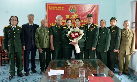 Bắc Giang: Hội truyền thống Trường Sơn Việt Yên và thị trấn Bích Động tổ chức chúc thọ hội viên và kết nạp hội viên mới