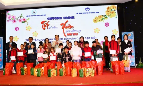 Chương trình “Tết sẻ chia – Xuân yêu thương” năm 2024: Mang xuân ấm đến trẻ em khuyết tật