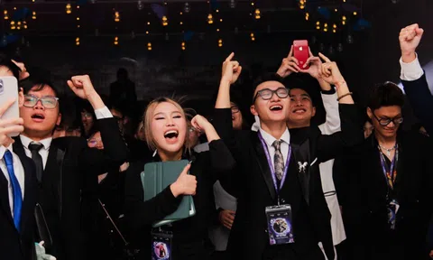 "Prom Night 2023: Epiphany - Hành trình khám phá thế giới nghệ thuật tại Greenwich Việt Nam - Hà Nội"
