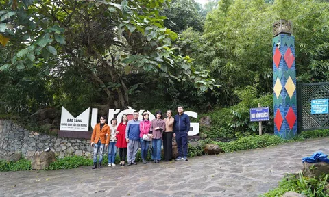 Ghi chép qua một chuyến đi: “Ăn” Dao, “chơi” Mường