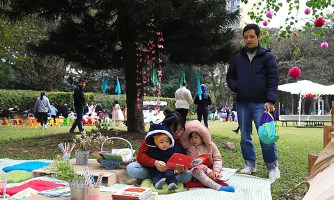 Các em nhỏ thích thú tham gia Bookshow "Mùa xuân tình bạn"