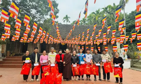 Công ty Thân Hà trao quà hỗ trợ các gia đình khó khăn ở thôn Táo, Tiến Thắng, Mê Linh