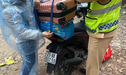 Vĩnh Phúc: Cảnh sát giao thông Bình Xuyên tiếp sức người dân về quê đón Tết Giáp Thìn (2024)