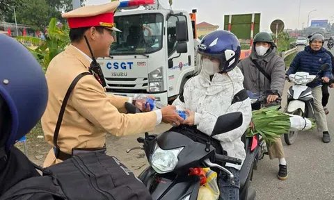Hình ảnh đẹp CSGT Vĩnh Phúc những ngày giáp Tết Giáp Thìn