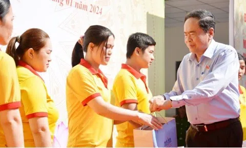 Phóng sự ảnh: Đem xuân ấm áp đến với những cảnh đời khó khăn tại Kiên Giang