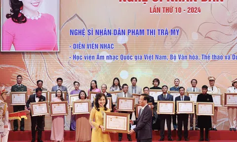 NSND Phạm Trà My - Tiến sĩ Âm nhạc học đầu tiên tại Việt Nam “tạc” về cây đàn tranh