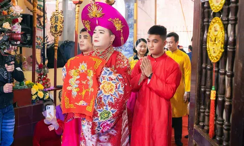 Ấn tượng với phong cách và quan điểm hầu đồng của TS NNDG Nguyễn Văn Quân