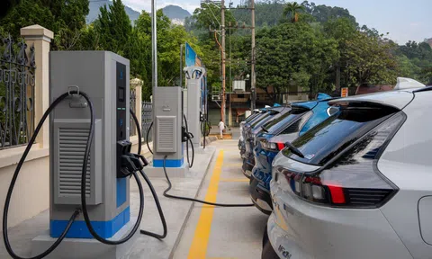 Cận cảnh trụ sạc siêu nhanh công nghệ mới 360 kW của VinFast