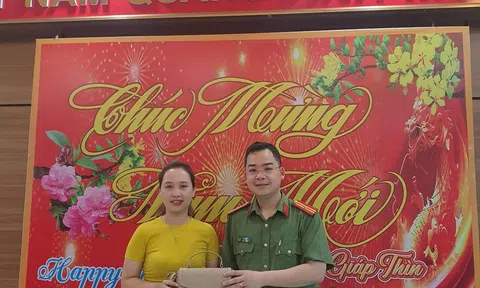 Vĩnh Phúc: Công an Tam Đảo trao trả tài sản cho người đánh rơi
