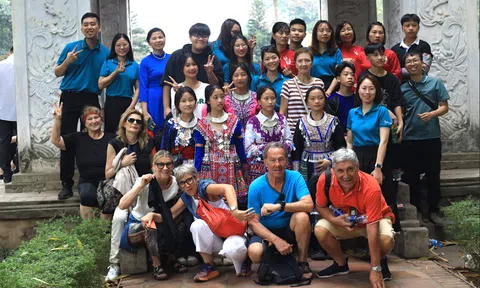 Lần đầu đến thăm Hà Nội của các em học sinh vùng cao Yên Bái