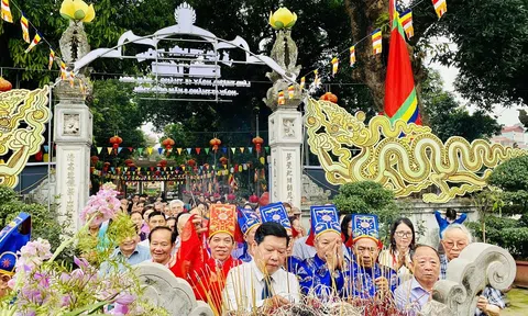 Hà Nội: Lễ hội chùa Láng tập nập và vui tươi