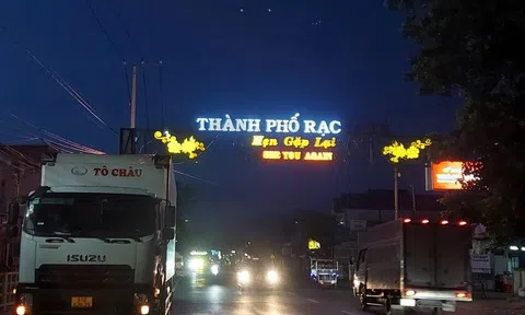 Kiên Giang: Cần sửa chữa Led chữ trên cổng chào thành phố Rạch Giá