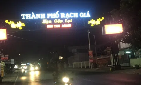 Kiên Giang: Led chữ trên cổng chào thành phố Rạch Giá đã được sửa chữa