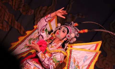 Giữ lửa Tuồng: Nước mắt, mồ hôi và  nụ cười trên sân khấu