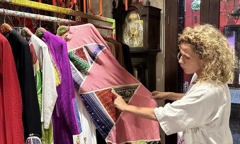 Chula Fashion: "Hai thập kỷ một khúc tình ca chạm vào trái tim người Việt"