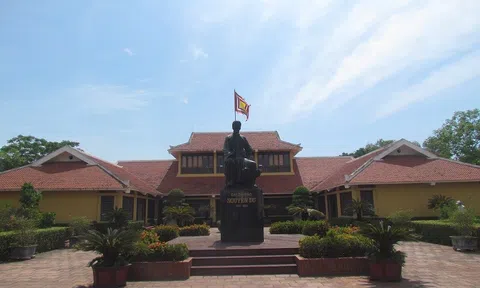 Tháng Bảy về, đọc lại “Văn tế thập loại chúng sinh”