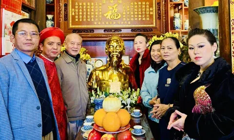Đại tướng Phạm Văn Trà thăm đền Rừng: Gửi gắm sắc Xuân nơi văn hóa tâm linh