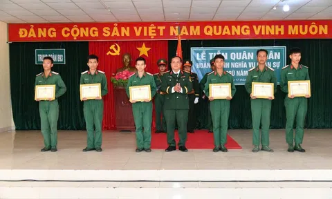 Kiên Giang: Trung đoàn 893 tiễn quân nhân hoàn thành nghĩa vụ quân sự tại ngũ