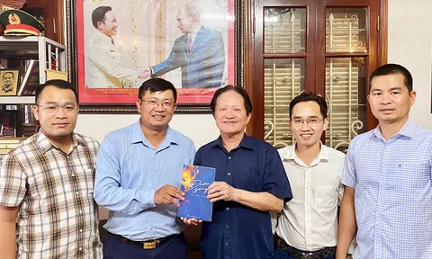 Tác giả Đinh Văn Bình ra mắt tập thơ “Đuốc sáng” và ca khúc “Tự hào báo chí Việt Nam”