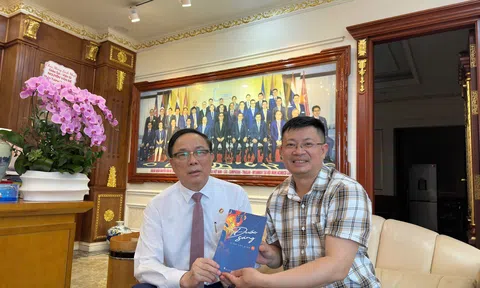 Nhà báo Đinh Văn Bình: “Không có giới hạn giữa báo chí, thơ ca và âm nhạc”