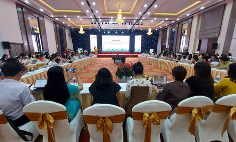 Phát huy bản sắc dân tộc trong xây dựng và phát triển các ngành công nghiệp văn hoá
