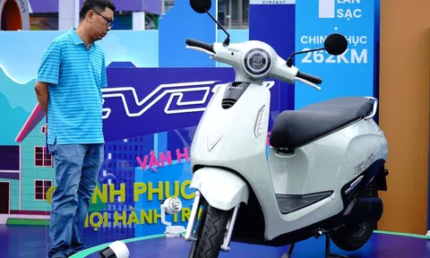 Người dân TP.HCM chen chân “đổi xe xăng lấy xe điện” tại VinFast Xanh Fest Icon