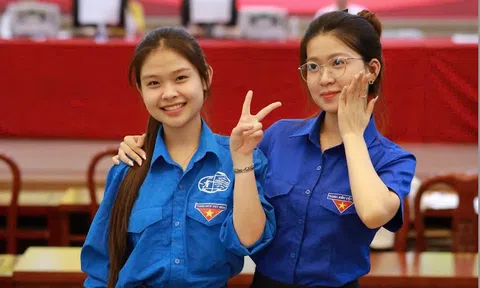 Nữ sinh Nghệ An nhiệt huyết với công tác cộng đồng, tình nguyện phục vụ sự kiện A80