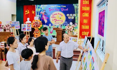 “Vầng trăng yêu thương” - Triển lãm tranh thiếu nhi thắp sáng mùa Trung thu
