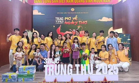 Ấm lòng hình ảnh bệnh nhi hồn nhiên đón Trung thu tại bệnh viện